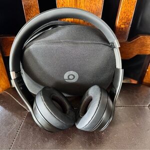 Beats by Dre Black Wireless Headphones with Case